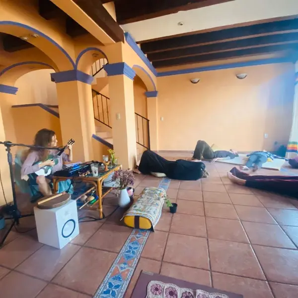 Cris Beasley — sound healer in Oaxaca & valleys