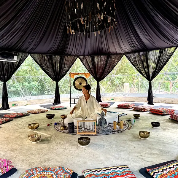 Lucia Diez — sound healer in Cancún